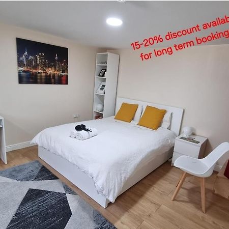 Lovely Studio-Flat With Free Parking, Free Wifi. Λιντς Εξωτερικό φωτογραφία