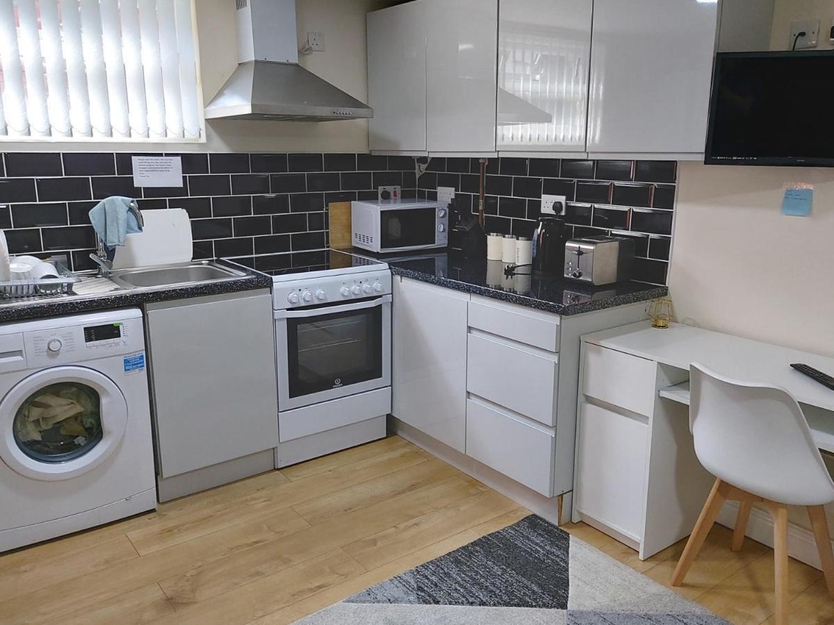 Lovely Studio-Flat With Free Parking, Free Wifi. Λιντς Εξωτερικό φωτογραφία