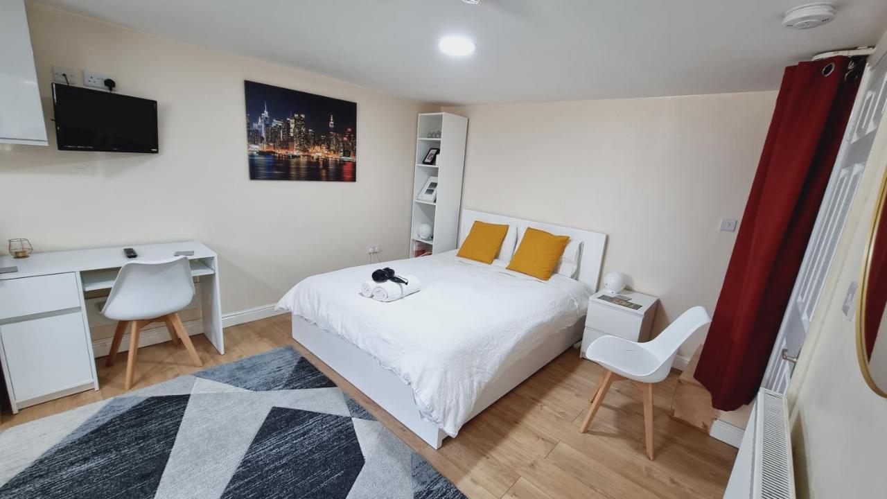 Lovely Studio-Flat With Free Parking, Free Wifi. Λιντς Εξωτερικό φωτογραφία