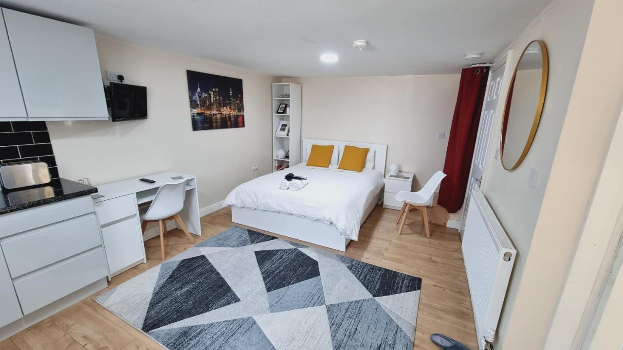 Lovely Studio-Flat With Free Parking, Free Wifi. Λιντς Εξωτερικό φωτογραφία