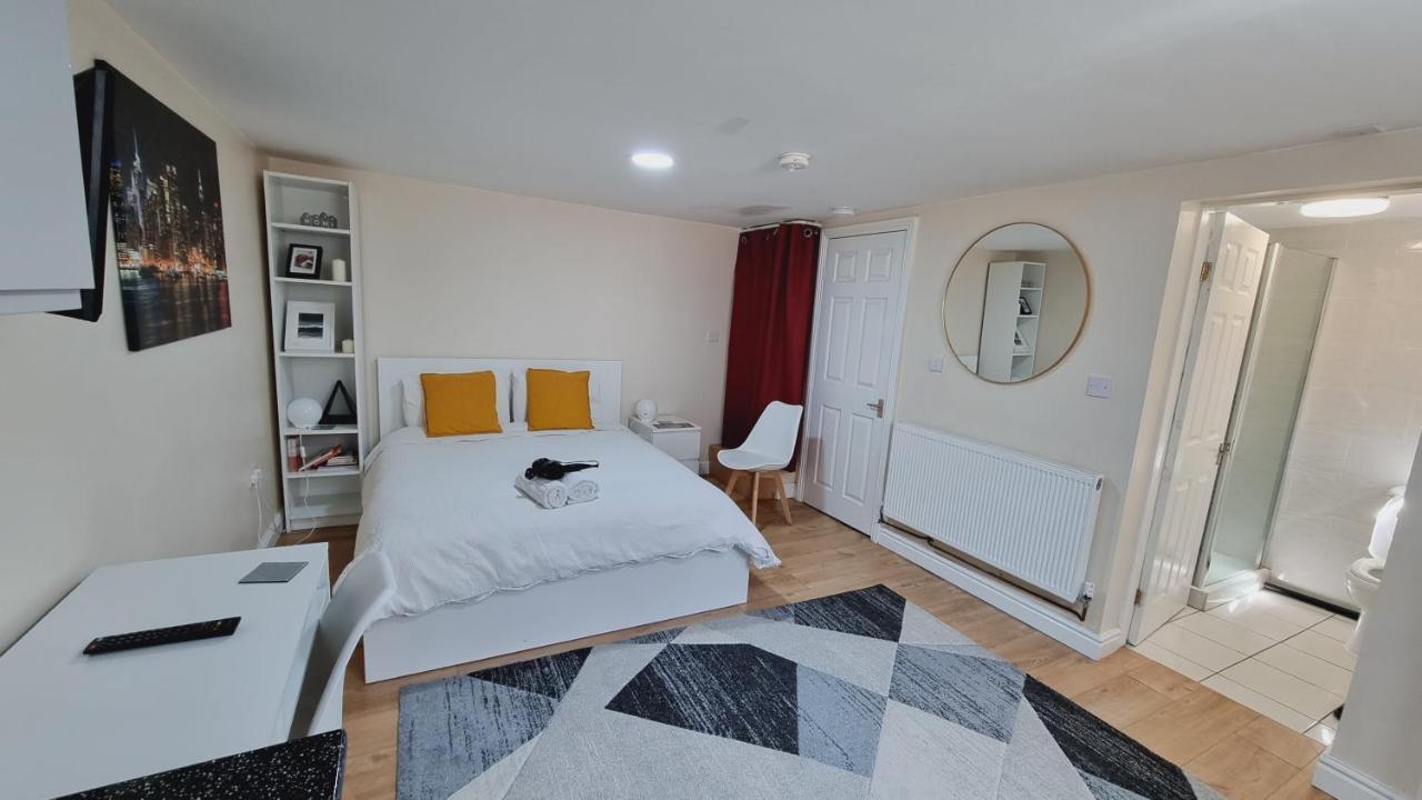 Lovely Studio-Flat With Free Parking, Free Wifi. Λιντς Εξωτερικό φωτογραφία