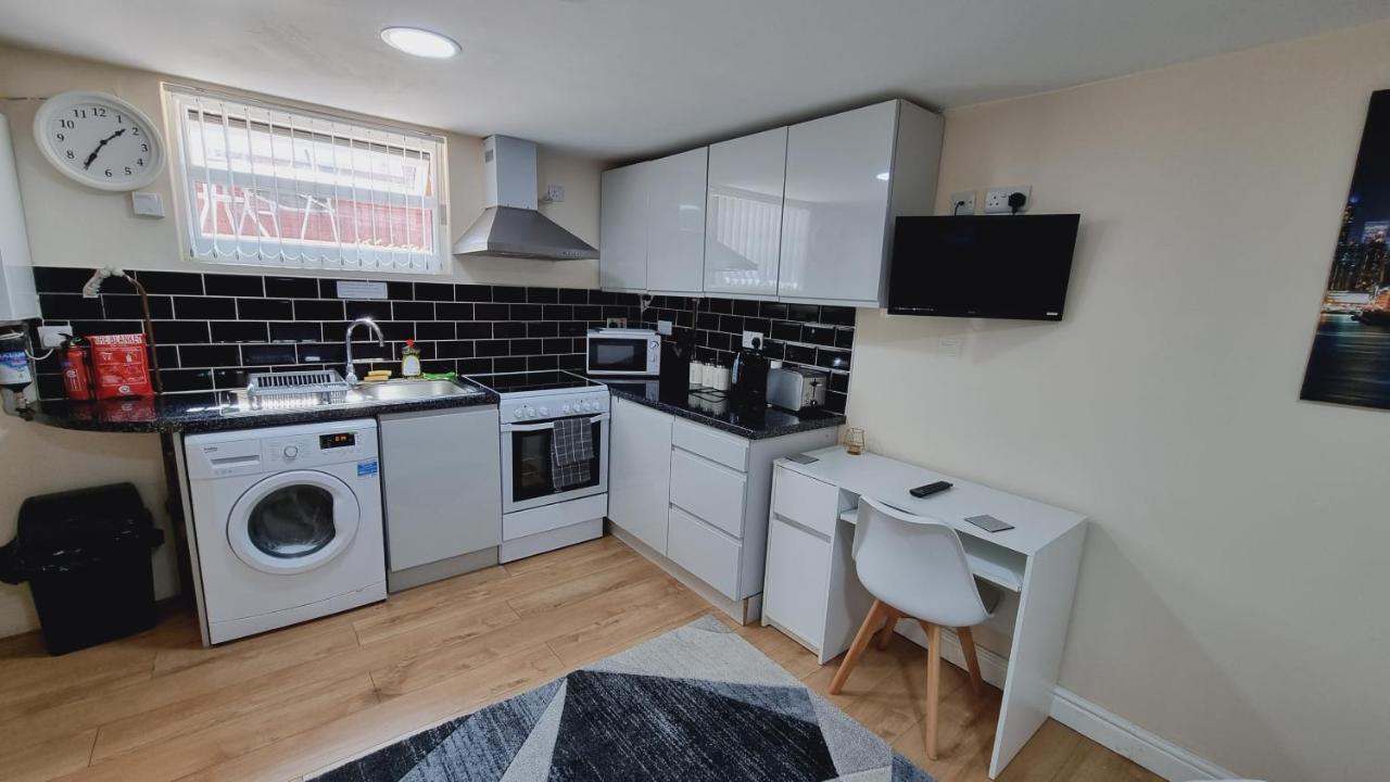 Lovely Studio-Flat With Free Parking, Free Wifi. Λιντς Εξωτερικό φωτογραφία