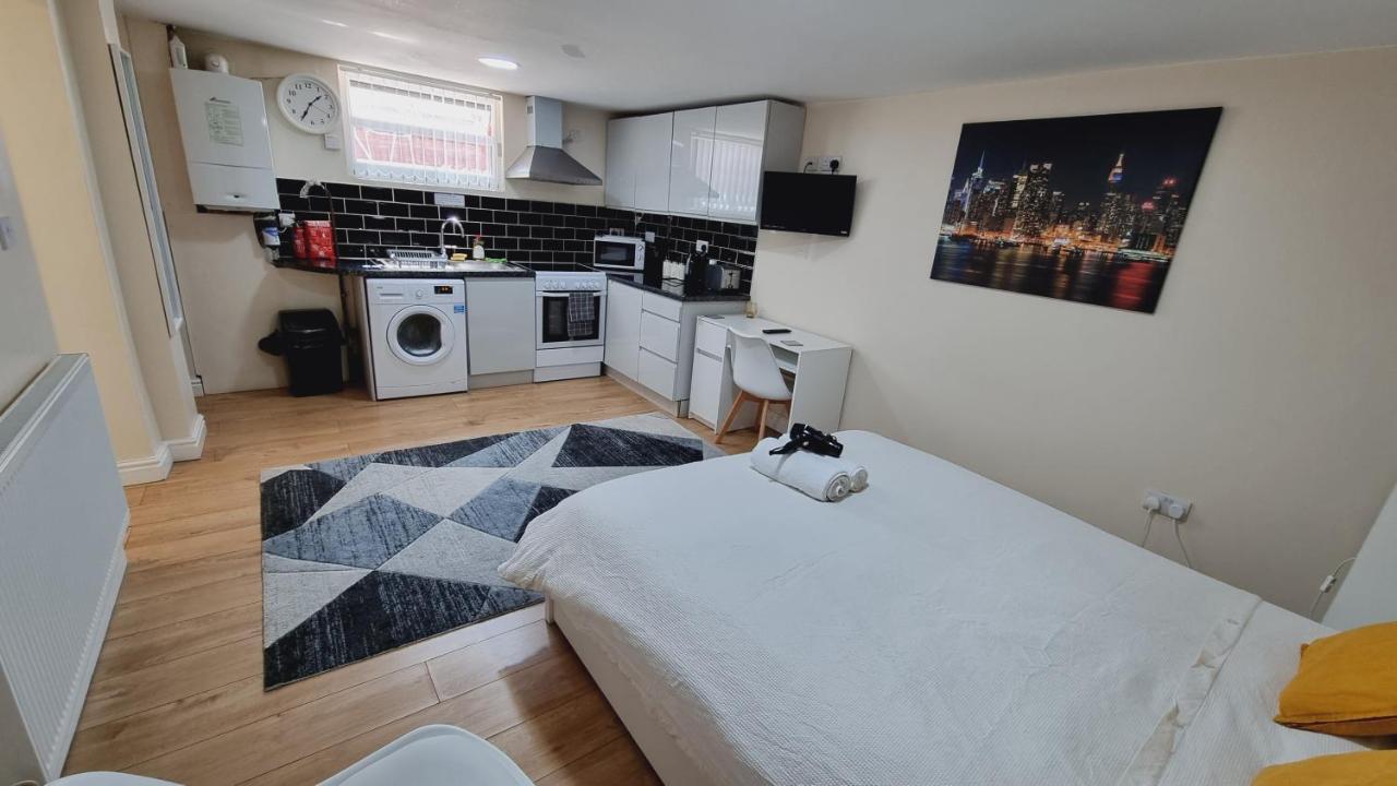 Lovely Studio-Flat With Free Parking, Free Wifi. Λιντς Εξωτερικό φωτογραφία