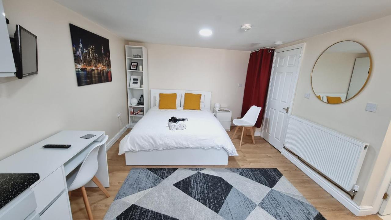 Lovely Studio-Flat With Free Parking, Free Wifi. Λιντς Εξωτερικό φωτογραφία
